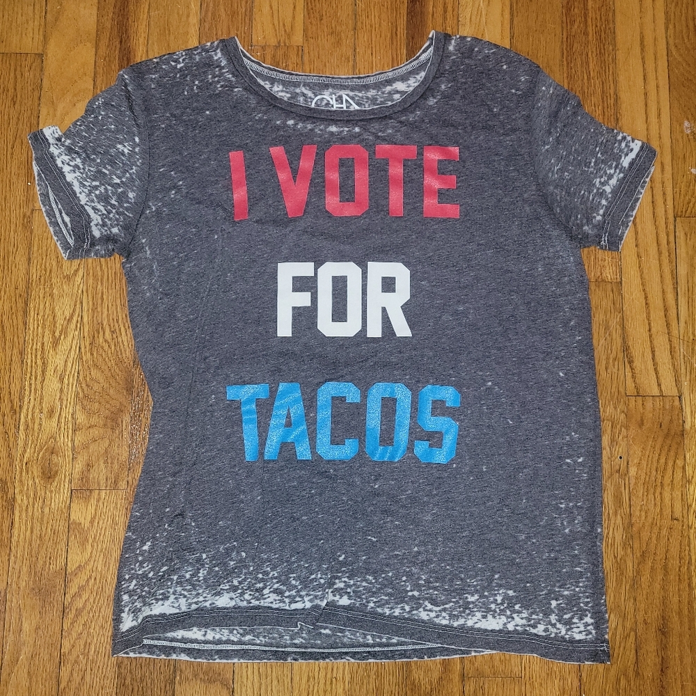 Size Large. Gray, Distressed T-shirt